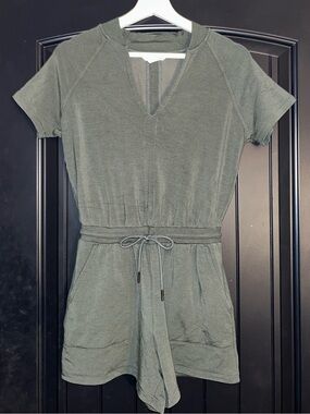 V-Neck Athleta Balance Romper in Bali Green